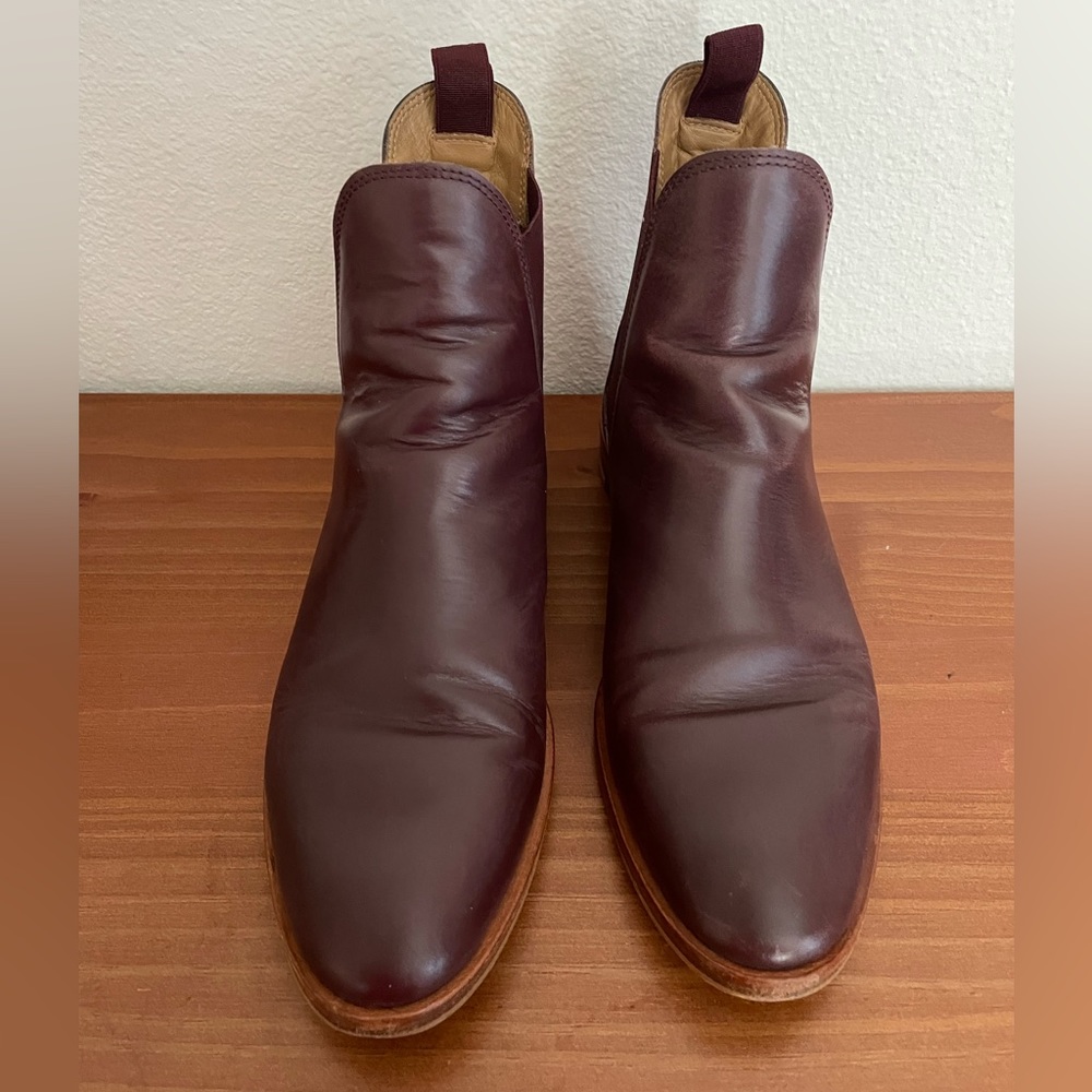 Everlane Chelsea Burgundy Maroon Leather Boots Booties 6.5